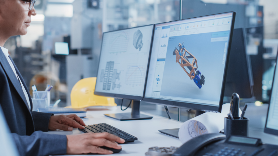 technisch tekenaar achter computerscherm