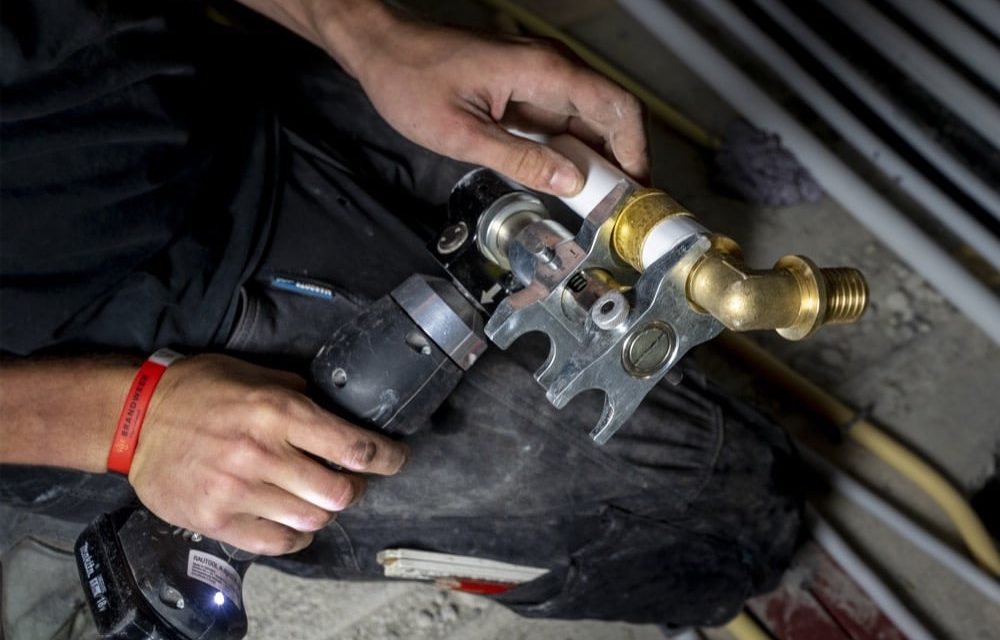 Loodgieter leidingwerk monteren