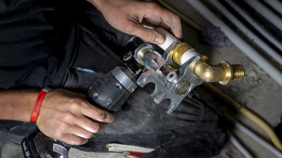 Loodgieter leidingwerk monteren